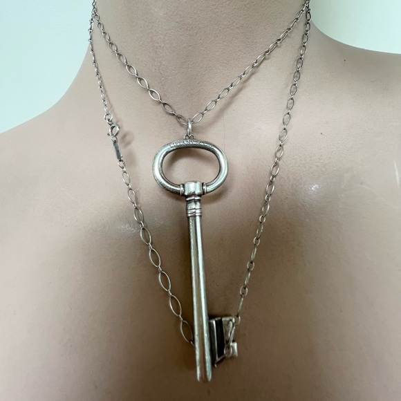 🔴Authentic TIFFANY & CO Sterling Silver Long Chain large KeyPendent Necklace 🔴 - Picture 13 of 13